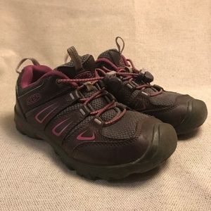 Keen kids size 1 Oakridge hiking shoes